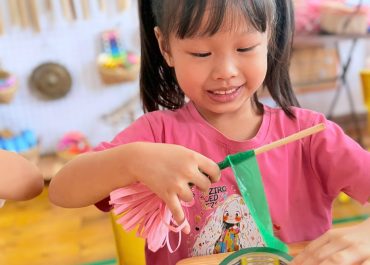 Khám Phá Thế Giới Tuổi Thơ Qua Câu Chuyện Gà Con Đi Lạc – Bé Học Lễ Nghĩa Từ Những Bài Học Nhỏ