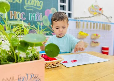 Bé Sáng Tạo Và Khéo Léo Với Tiết Học Tạo Hình Từ Vật Liệu Mở