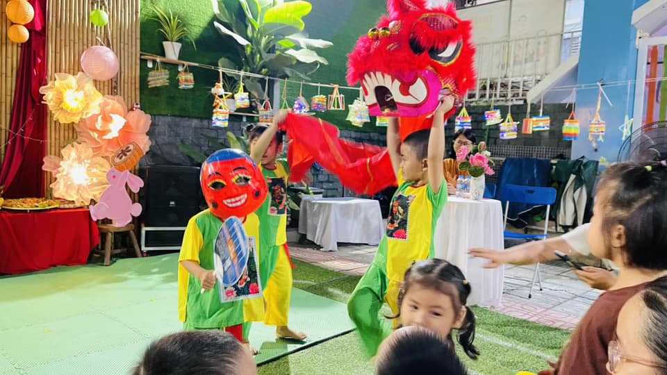 Không khí Trung Thu rộn ràng – Thầy cô là người thắp sáng niềm vui học tập