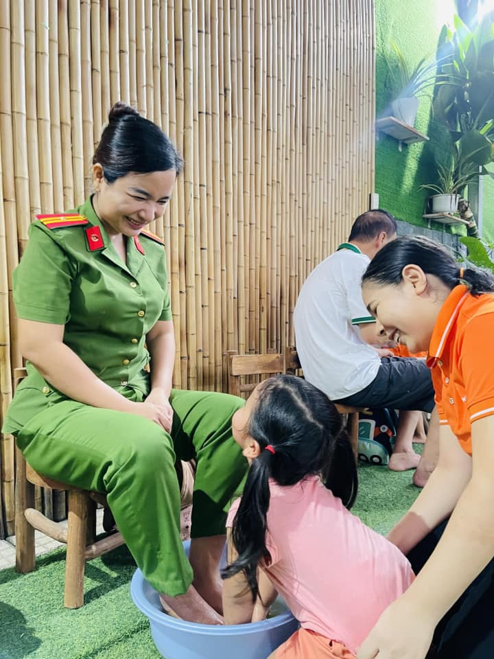 Ba Mẹ – Người Thầy Đầu Tiên Và Quan Trọng Nhất Của Con