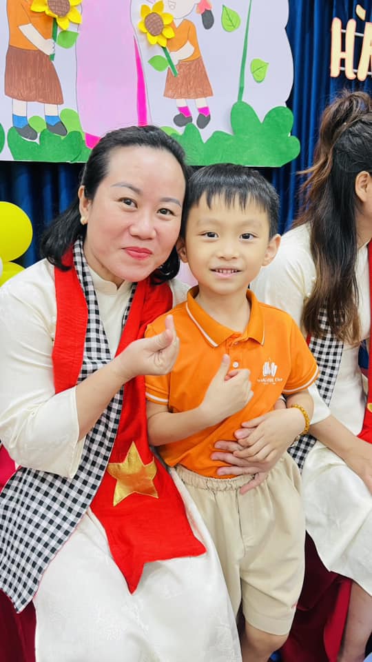 Những Đứa Con Hiếu Thảo – Bông Hoa Đẹp Nhất Dành Tặng Cha Mẹ